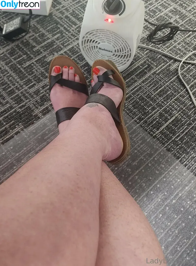 ms.lovetoes nude photo #0002 (ms.lovetoes)