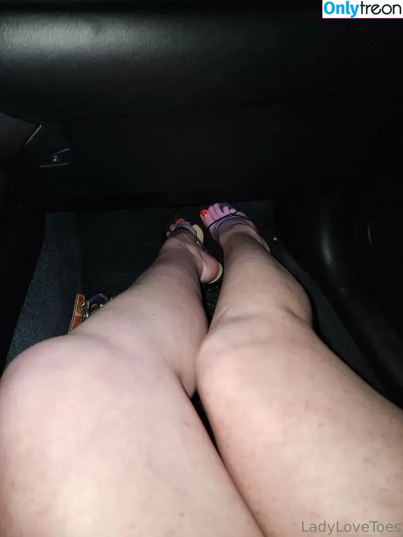 ms.lovetoes nude photo #0008 (ms.lovetoes)