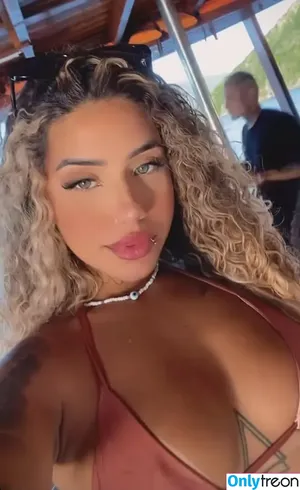 Muito Linda / muito.linda_ / naticasassola nude photo #0304