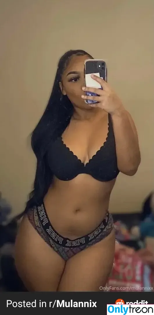 Mullaniee nude photo #0001 (Mulaa / mulannixx)
