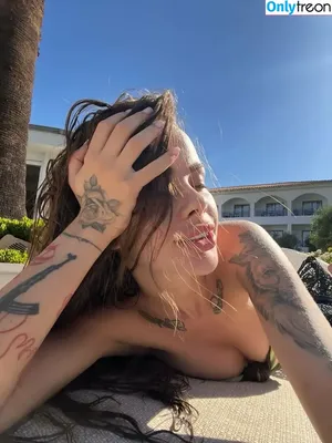 mvradova / Suzanitta nude photo #0018