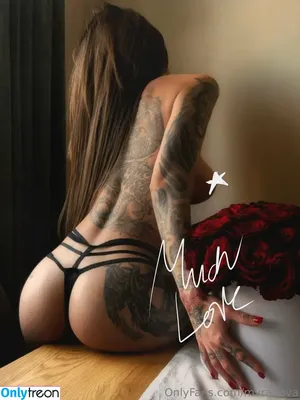 mvradova / Suzanitta nude photo #0028