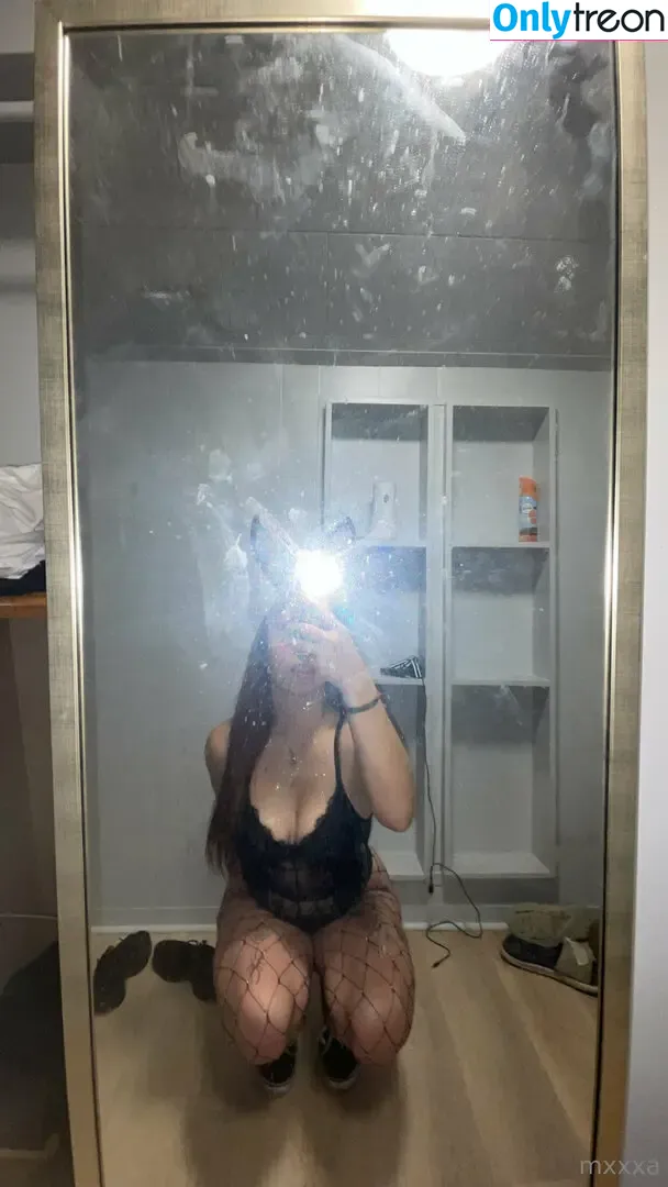 mxxxa nude photo #0004 (m.x.x.x.a_)