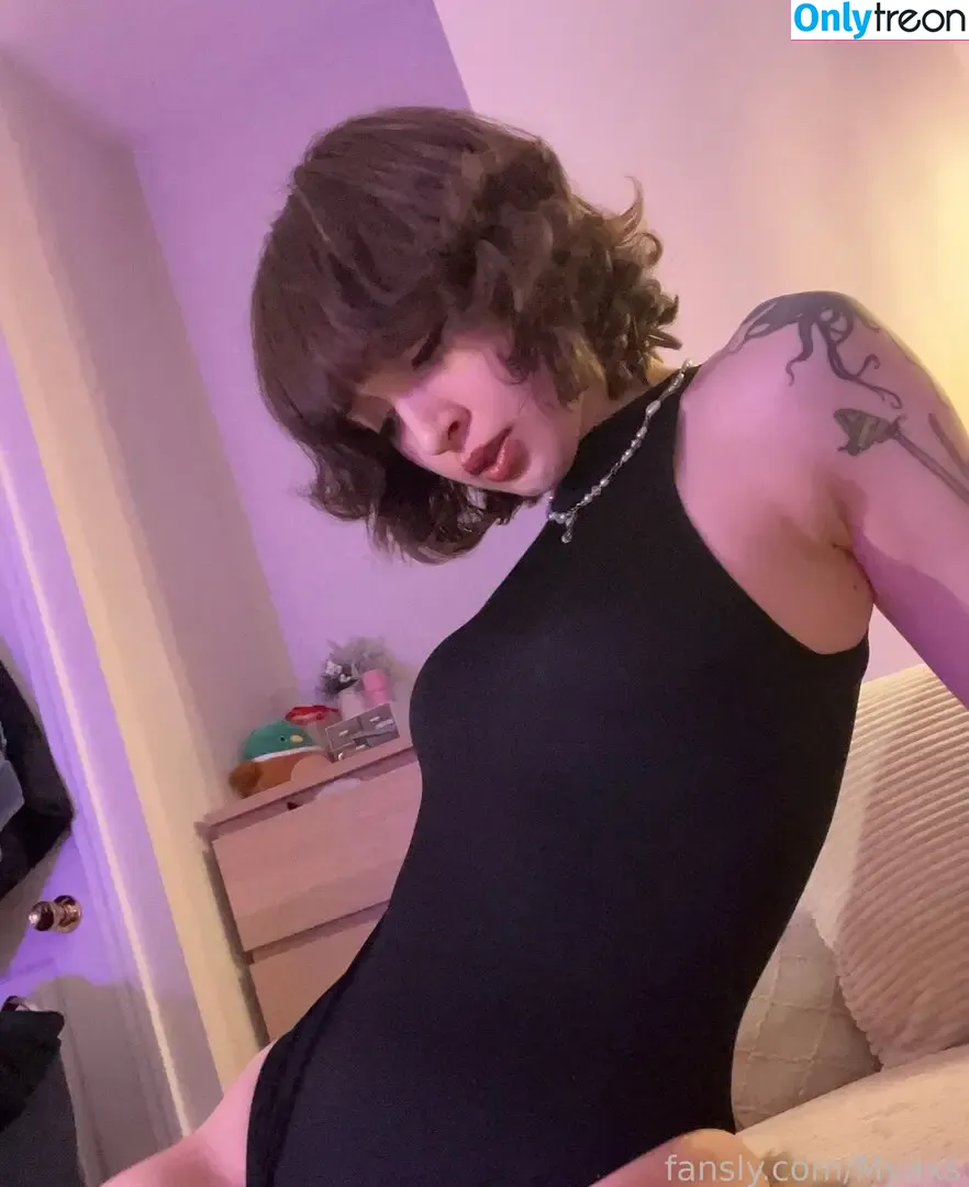 Myaxs nude photo #0008 (myaxsx)