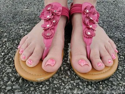 myprettyfeet8free / MalekasNailz nude photo #0004