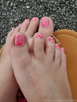 myprettyfeet8free / MalekasNailz nude photo #0005
