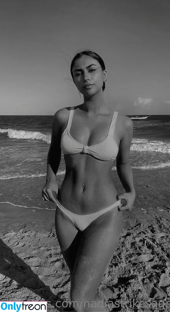 nadiastrikesagain nude photo #0001 (nadiaaltinbas)