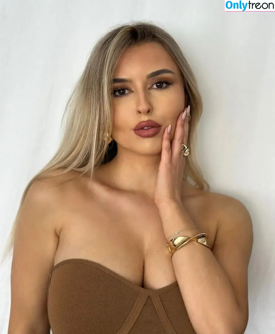 nadine.klr nude photo #0089 (nadine.klr)