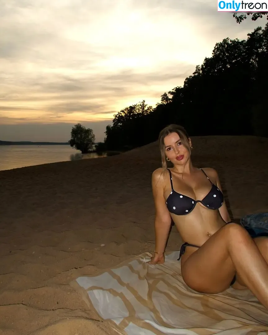 nadine.klr nude photo #0105 (nadine.klr)