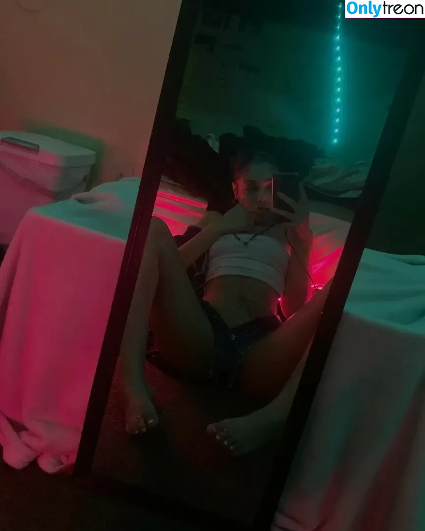 Nahbenji nude photo #0023 (nahhbenji)