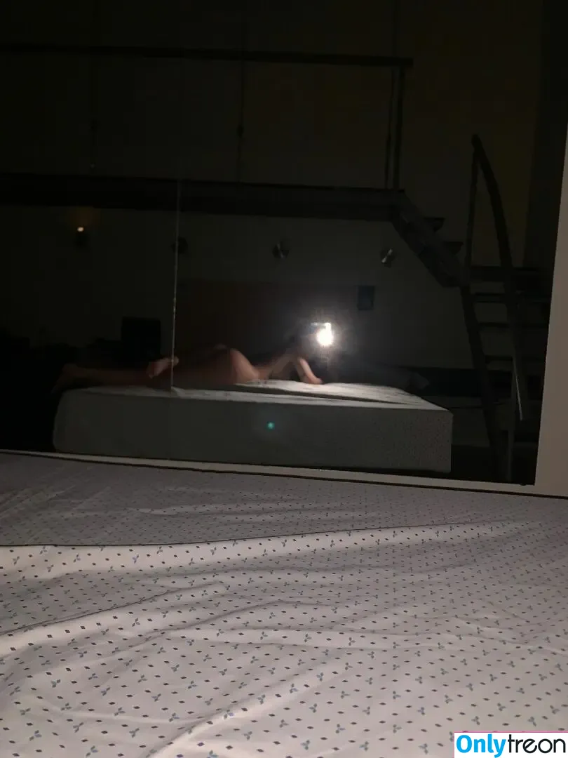 Nahiarabrenn nude photo #0023 (tangerinebbyxo)