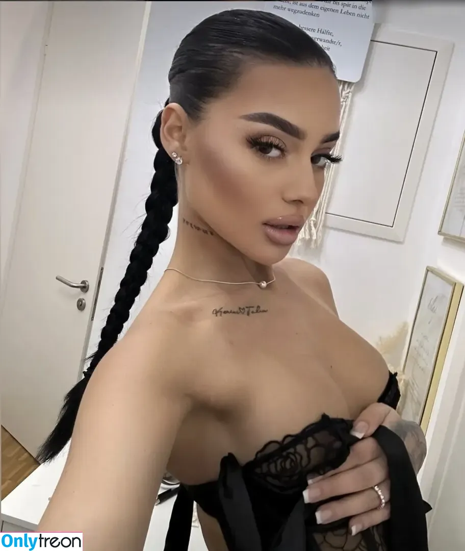 Naiomi Merette nude photo #0020 (naiomimerette)