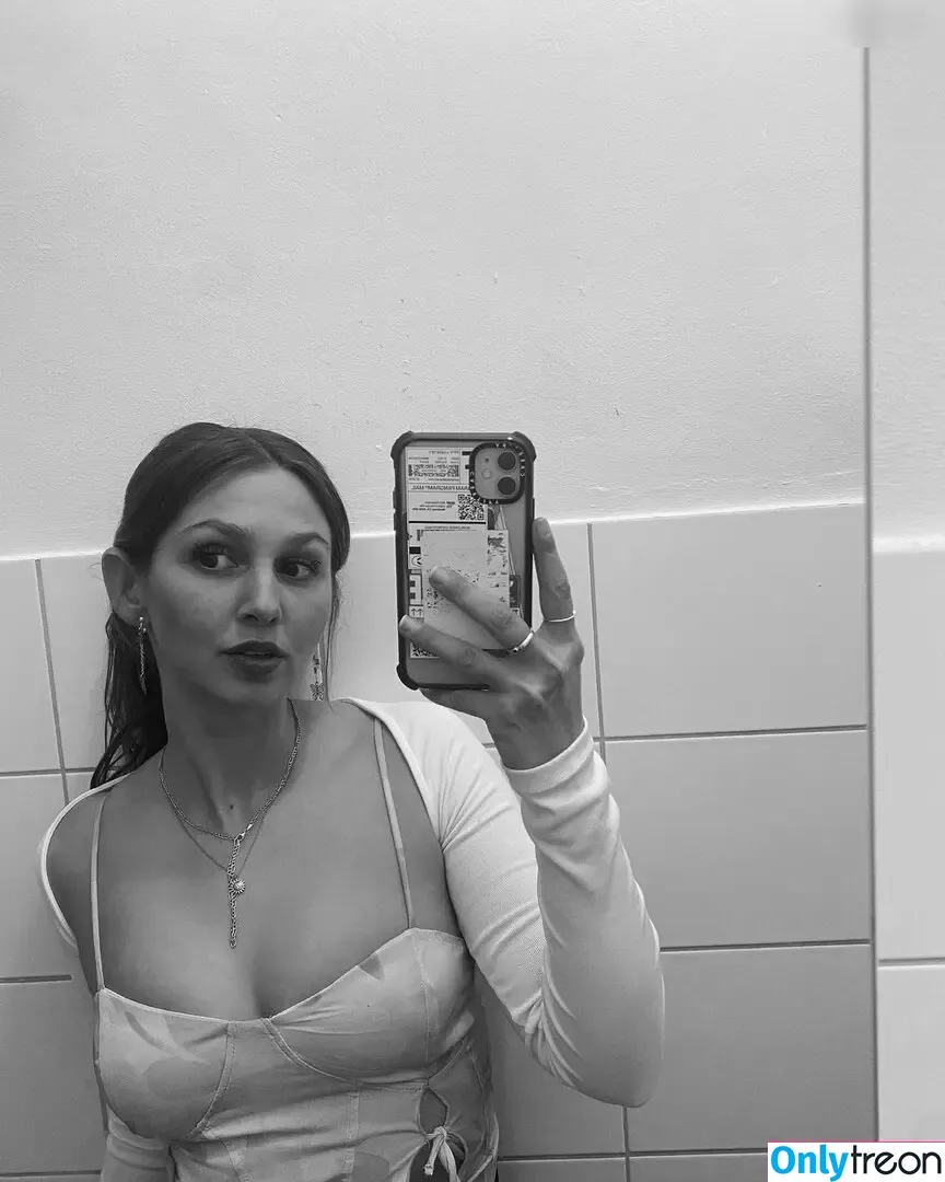 Naoli Hinterberger/ nude photo #0021 (Naoli Hinterberger/)