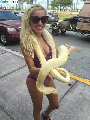Naomi Woods / Lissapolooza / _lisssapolooza_ nude photo #0050