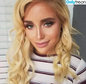 Naomi Woods / Lissapolooza / _lisssapolooza_ nude photo #0060