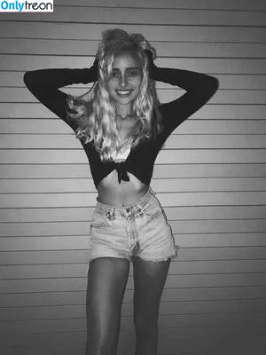 Naomi Woods / Lissapolooza / _lisssapolooza_ nude photo #0114