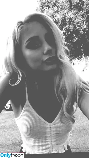 Naomi Woods / Lissapolooza / _lisssapolooza_ nude photo #0141