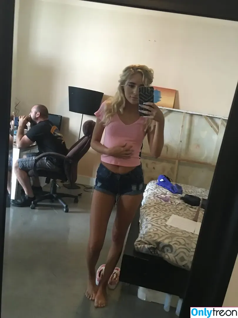 Naomi Woods nude photo #0045 (Lissapolooza / _lisssapolooza_)