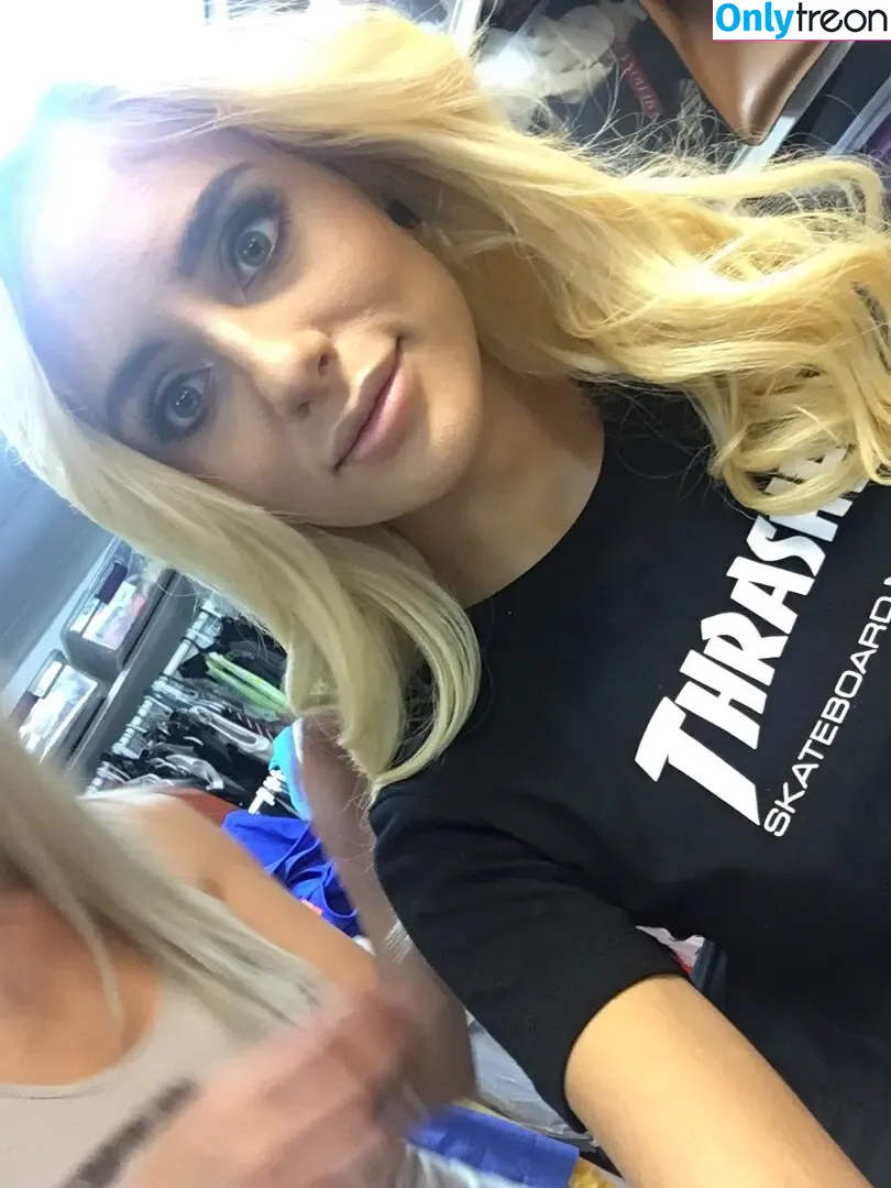 Naomi Woods nude photo #0065 (Lissapolooza / _lisssapolooza_)