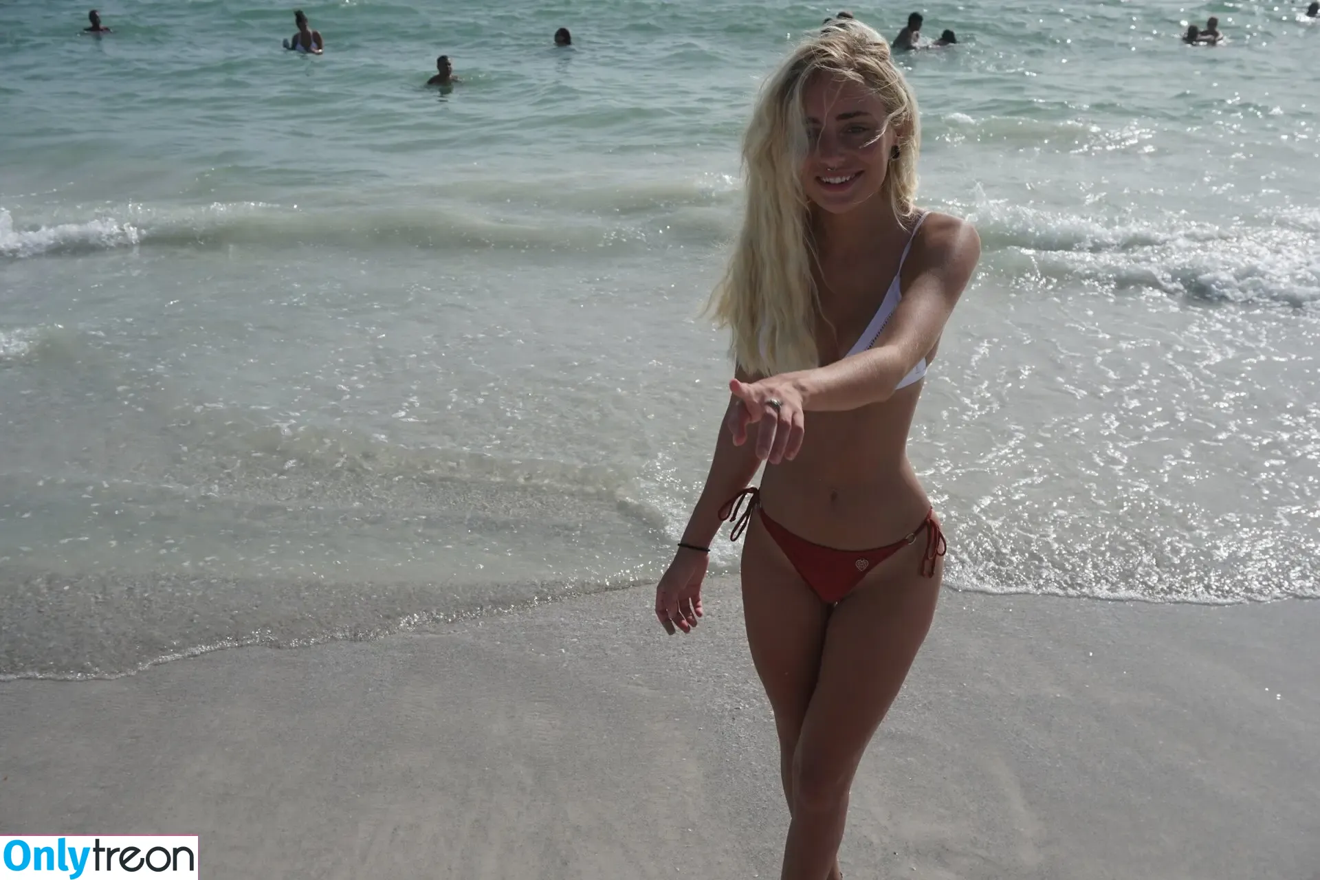 Naomi Woods nude photo #0116 (Lissapolooza / _lisssapolooza_)
