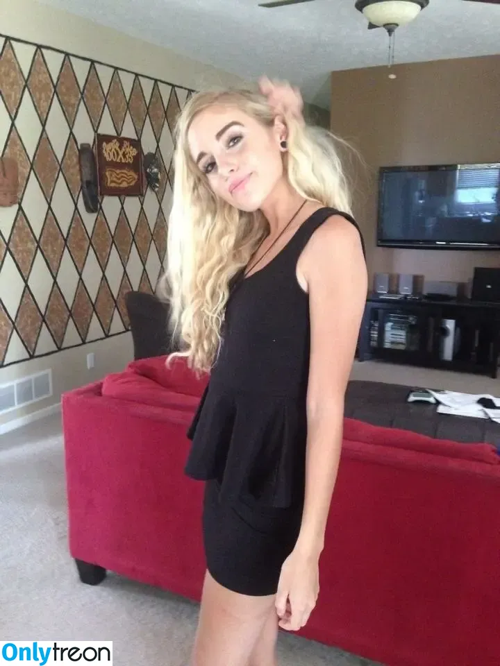 Naomi Woods nude photo #0160 (Lissapolooza / _lisssapolooza_)