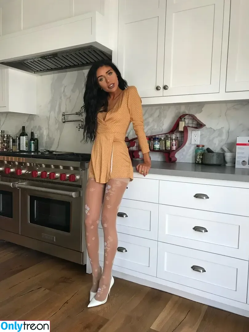 Naomi Woods nude photo #0376 (Lissapolooza / _lisssapolooza_)