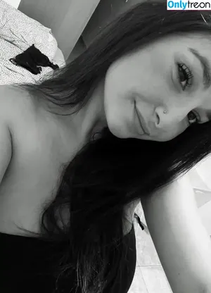 narjess / itsgorjess / narjessrkaiek nude photo #0002