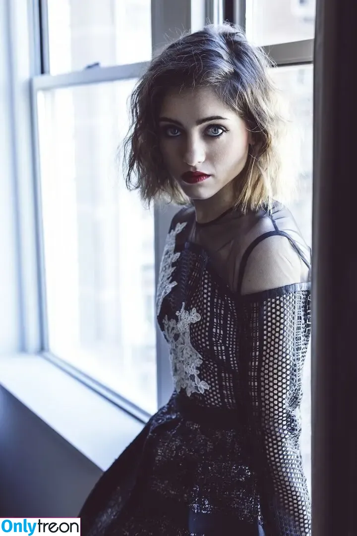 Natalia Dyer nude photo #0434 (nattyiceofficial)