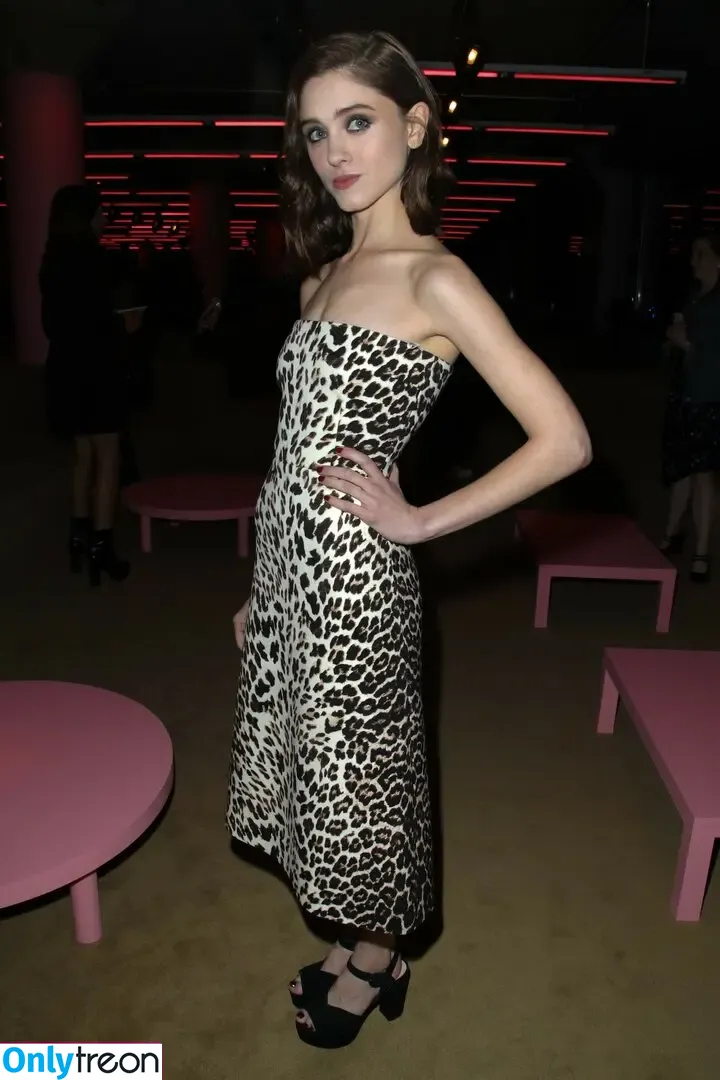 Natalia Dyer nude photo #0446 (nattyiceofficial)