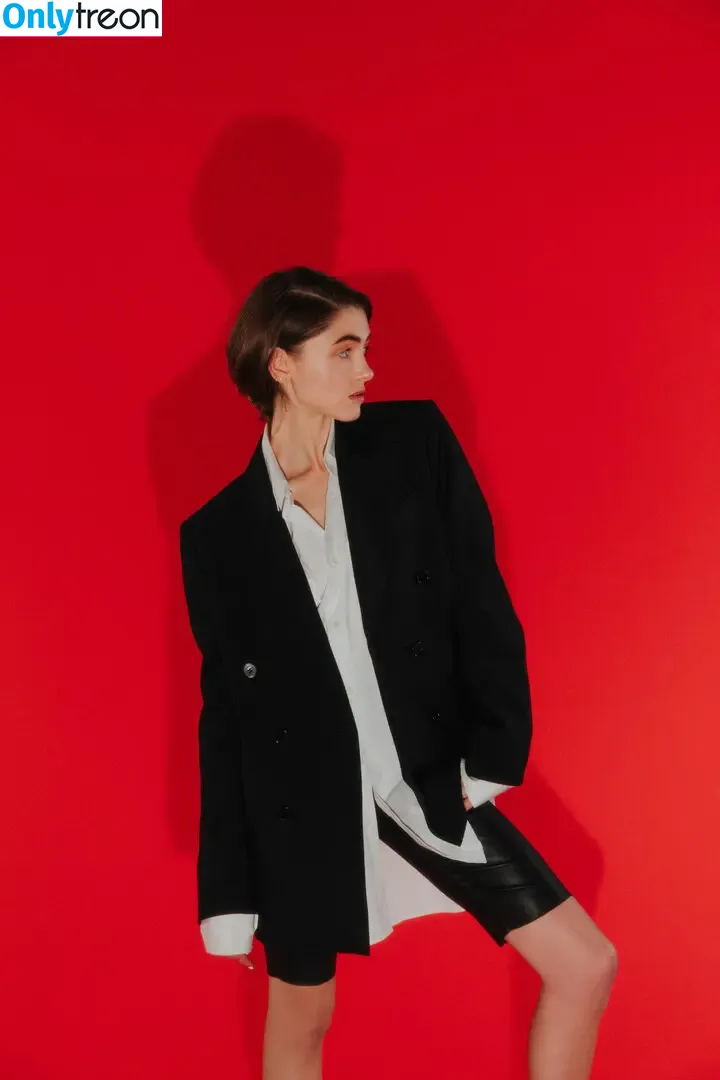Natalia Dyer nude photo #0809 (nattyiceofficial)