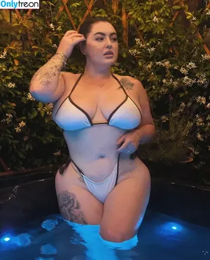 Natalia Rae Reynolds / iamnataliarae / nataliaraeofficial nude photo #0060