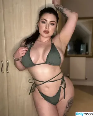 Natalia Reynolds / nataliaraeofficial nude photo #0046
