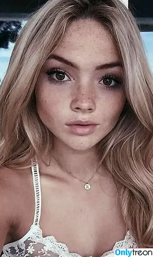 Natalie Alyn Lind / nataliealynlind / natalynlind nude photo #0834