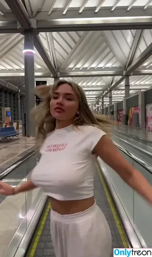 Natalie Alyn Lind / nataliealynlind / natalynlind nude photo #0875