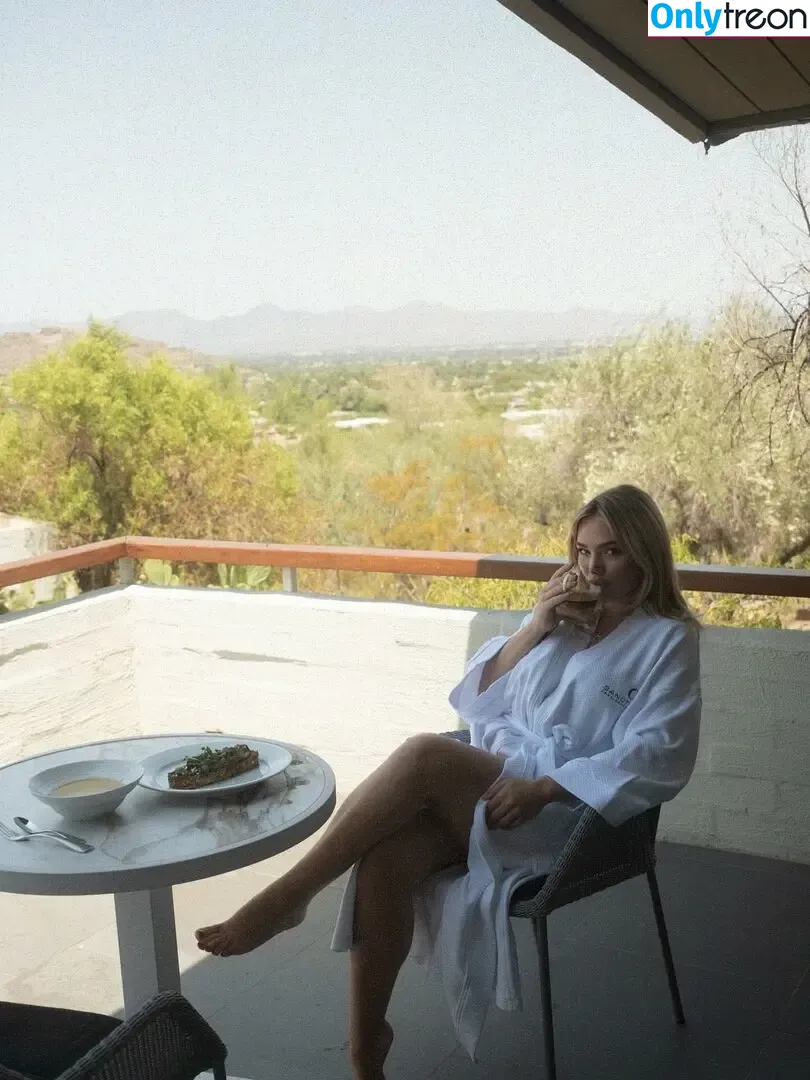 Natalie Alyn Lind nude photo #0898 (nataliealynlind / natalynlind)