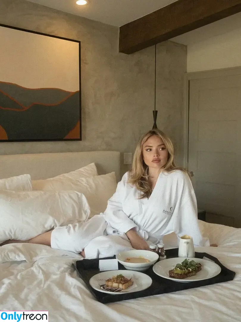 Natalie Alyn Lind nude photo #0900 (nataliealynlind / natalynlind)