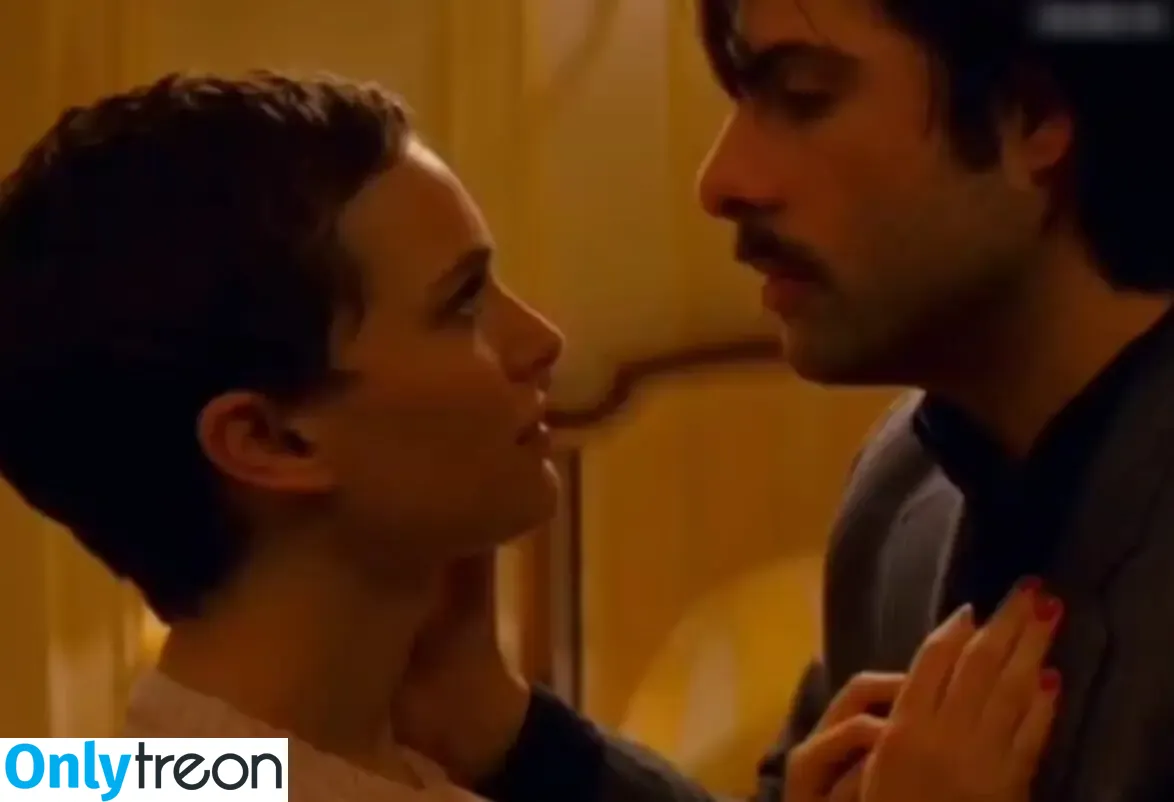 Natalie Portman nude photo #1372 (natalieportman)