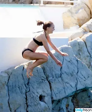 Natalie Portman / natalieportman nude photo #2305