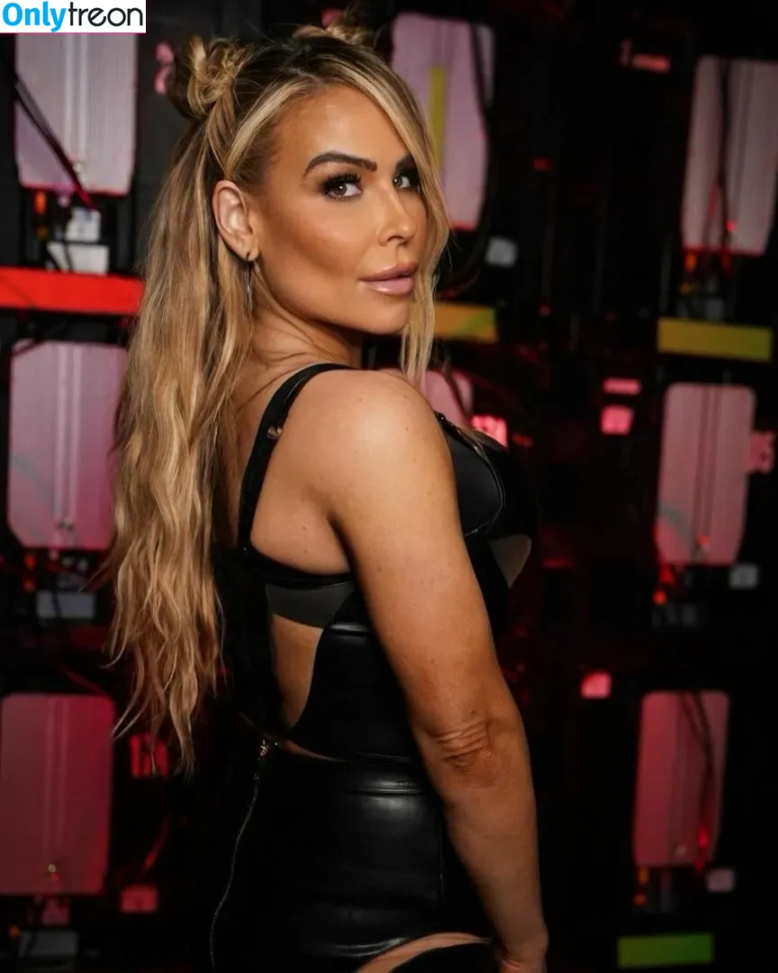 Natalya Neidhart nude photo #0386 (Wwe / jenni-neidhart / natalya_boat)