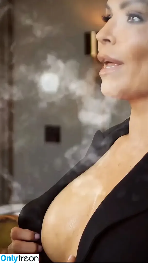Natalya Neidhart nude photo #0606 (Wwe / jenni-neidhart / natalya_boat)
