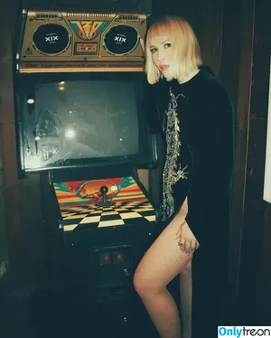 Natasha Bedingfield / natashabedingfield nude photo #0001