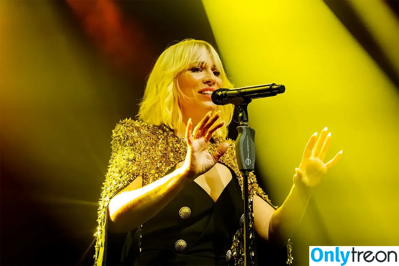 Natasha Bedingfield nude photo #0073 (natashabedingfield)