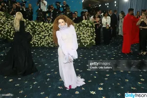 Natasha Lyonne / nlyonne nude photo #0093
