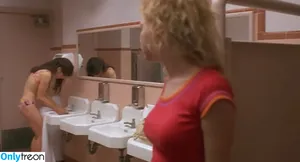 Natasha Lyonne / nlyonne nude photo #0130