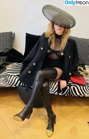 Natasha Lyonne / nlyonne nude photo #0169