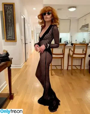 Natasha Lyonne / nlyonne nude photo #0182