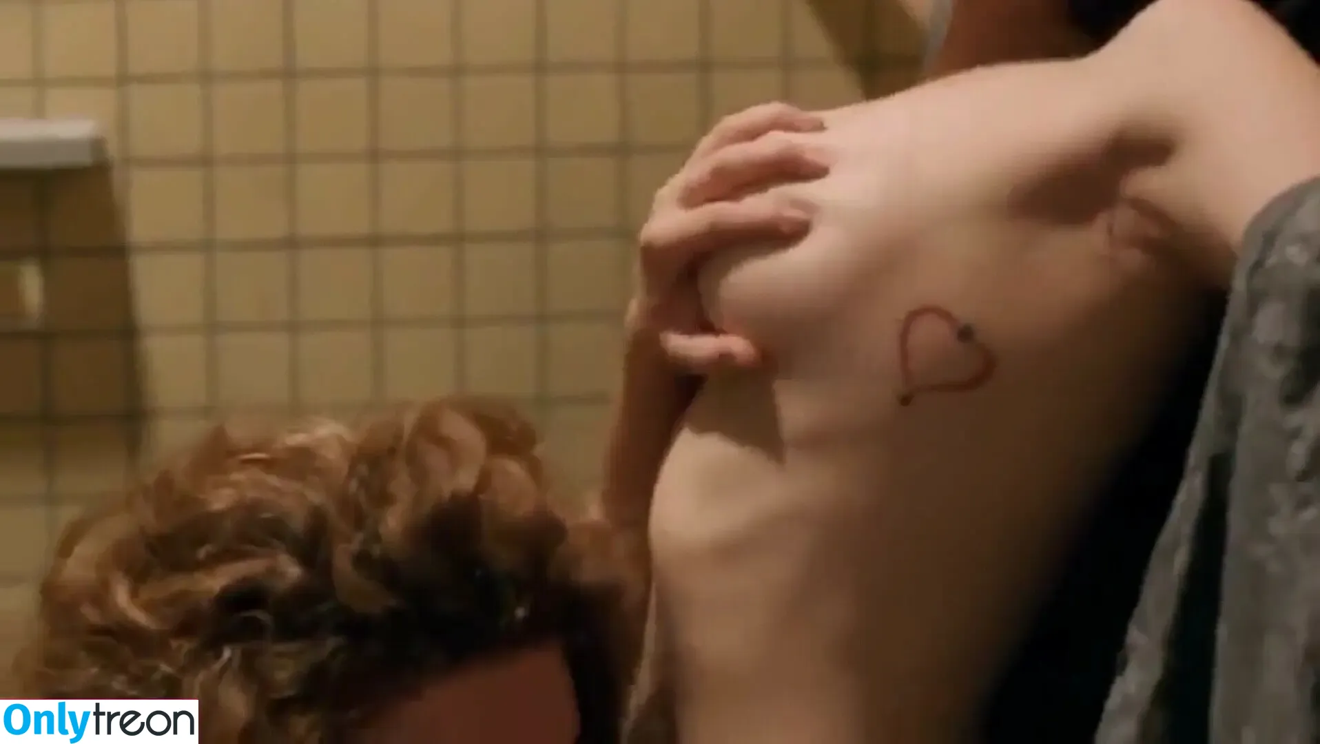 Natasha Lyonne nude photo #0105 (nlyonne)