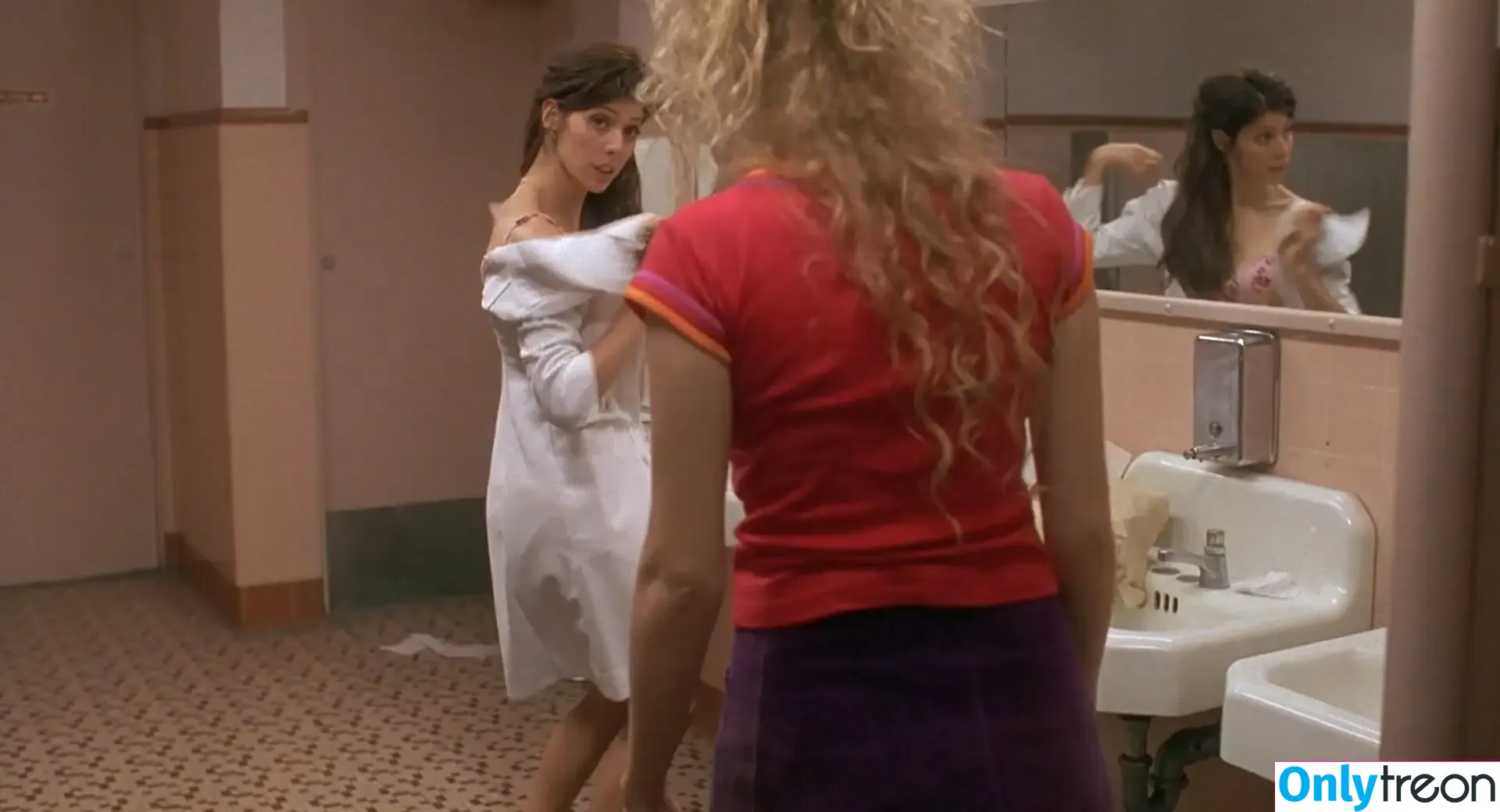 Natasha Lyonne nude photo #0134 (nlyonne)
