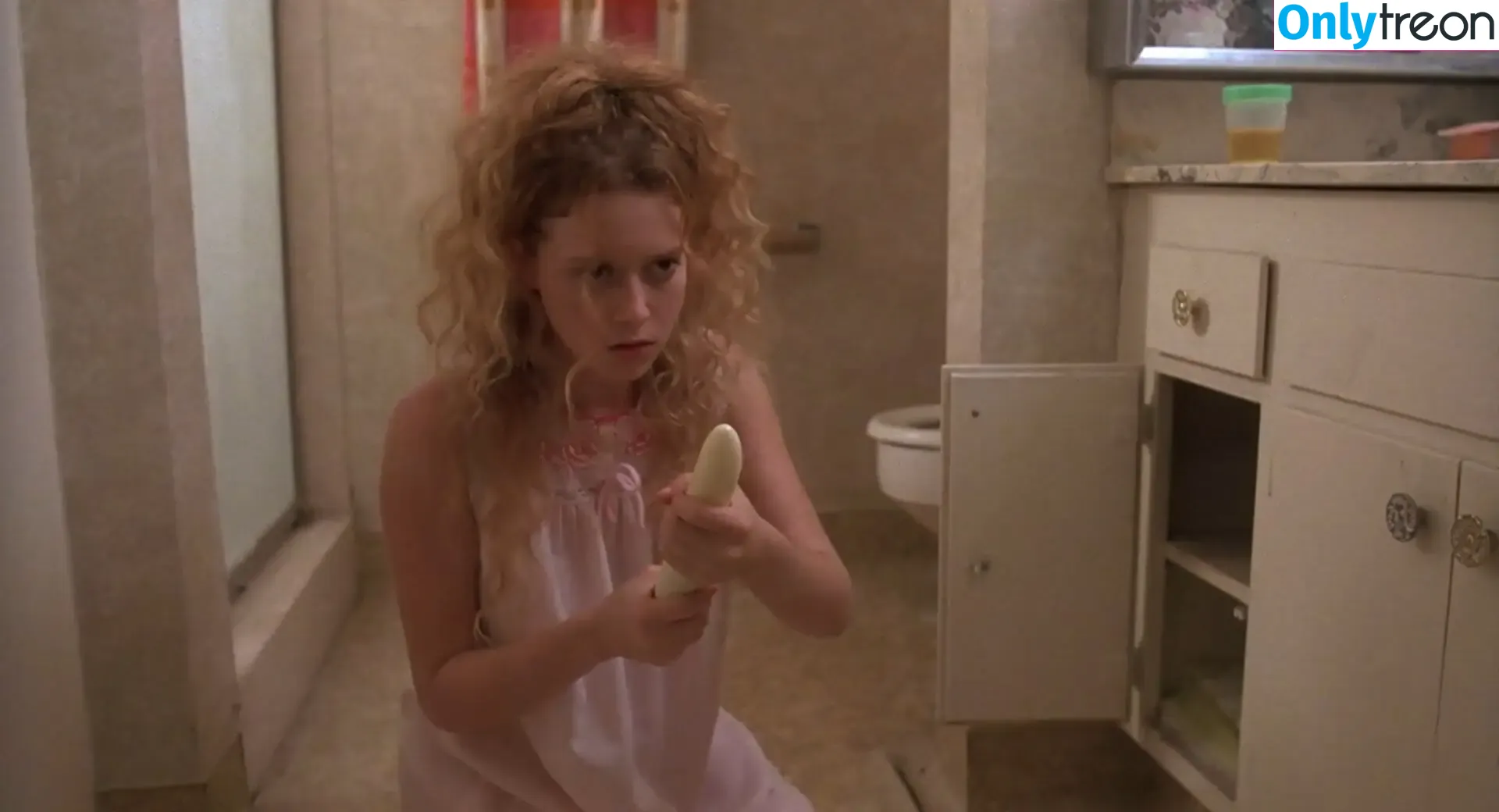 Natasha Lyonne nude photo #0144 (nlyonne)