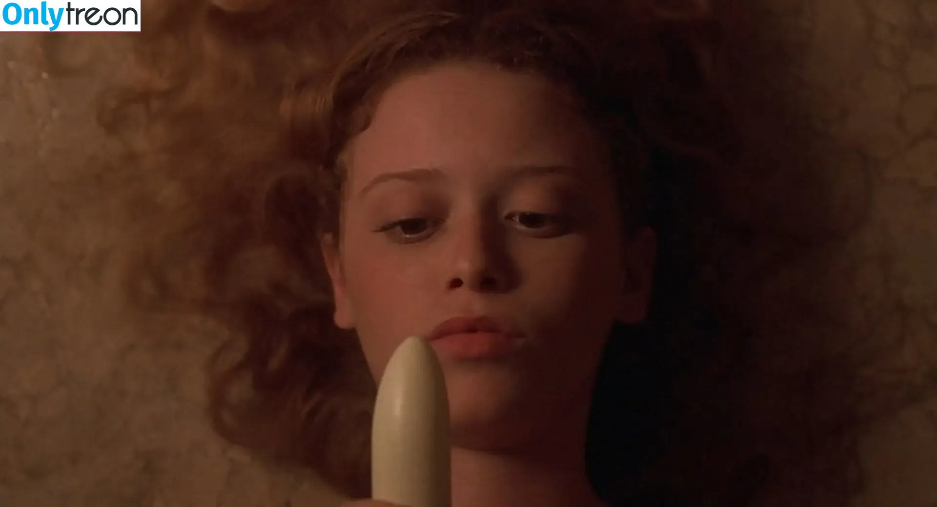 Natasha Lyonne nude photo #0145 (nlyonne)